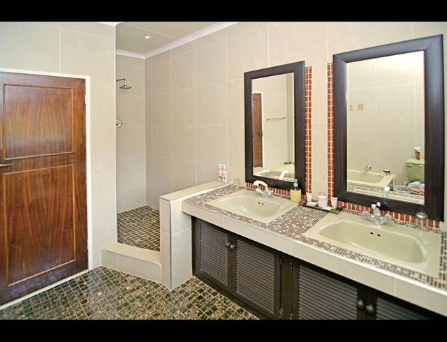 8 BEDROOM HOUSE FOR SALE IN MORNING HILL